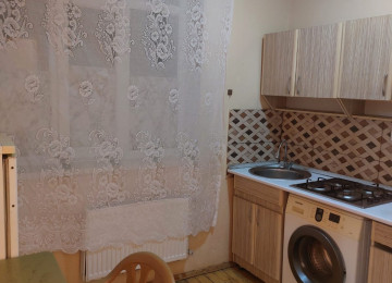 Mənzil Abşeron rayonu, Saray qəsəbəsində yerləşir. Saray