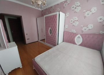 2 otaq menzil satllr Mənzil Xırdalan şəh. Kristal 1 də (köhnə bazırın) yanında