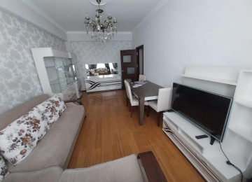 2 otaq menzil satllr Mənzil Xırdalan şəh. Kristal 1 də (köhnə bazırın) yanında