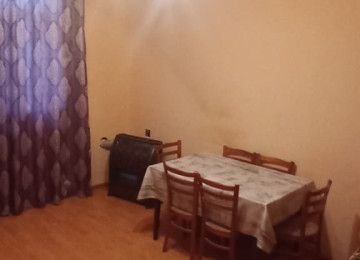 Xırdalanda Texnikomdan iki məhəllə aşığı küçədə,