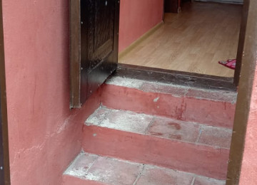 Xırdalanda Texnikomdan iki məhəllə aşığı küçədə,