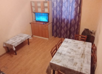 Xırdalanda Texnikomdan iki məhəllə aşığı küçədə,