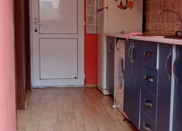 Xırdalanda Texnikomdan iki məhəllə aşığı küçədə,