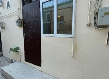 Ev Xırdalanda AAAF parkın yanında yerləşir.5Nömrəli