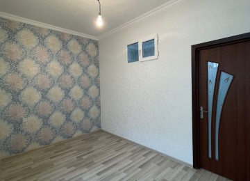 Ev Xırdalanda AAAF parkın yanında yerləşir.5Nömrəli