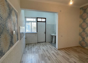 Ev Xırdalanda AAAF parkın yanında yerləşir.5Nömrəli