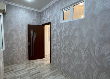 Ev Xırdalanda AAAF parkın yanında yerləşir.5Nömrəli