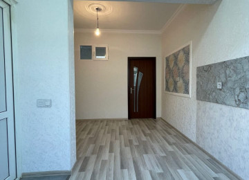 Ev Xırdalanda AAAF parkın yanında yerləşir.5Nömrəli