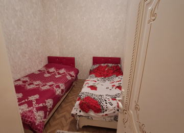 Naxçıvan şəhərin tam mərkəzində 3 otaqlı əla təmirli evi