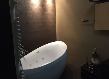 В центре города на против Порт Баку в здание АЗИНКО в