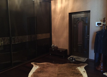 В центре города на против Порт Баку в здание АЗИНКО в