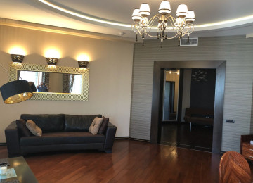 В центре города на против Порт Баку в здание АЗИНКО в