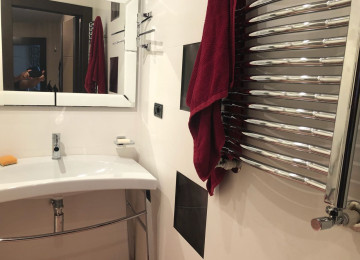 В центре города на против Порт Баку в здание АЗИНКО в