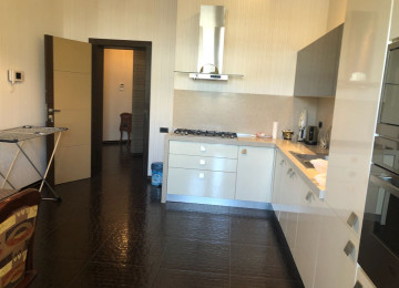 В центре города на против Порт Баку в здание АЗИНКО в