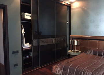 В центре города на против Порт Баку в здание АЗИНКО в