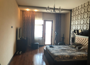 В центре города на против Порт Баку в здание АЗИНКО в