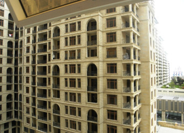 В центре города на против Порт Баку в здание АЗИНКО в