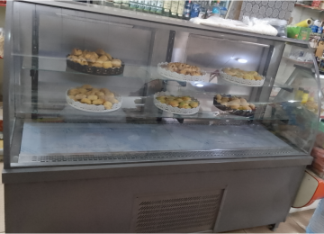 Şirniyat üçün soyuducu vitrini.2 ay istifade