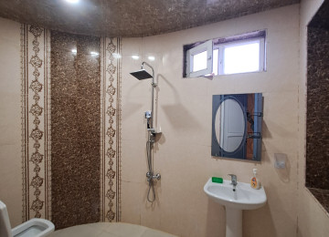 Naxçıvan şəhərin tam mərkəzində 3 otaqlı əla təmirli evi