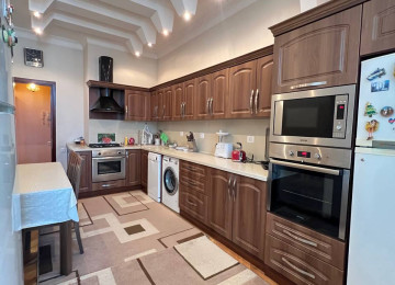 Nəsimi r-nu Rəşid Behbudov küçəsində 28 may mst 2-ci