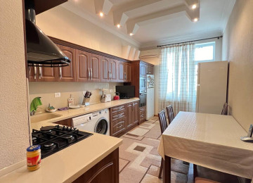 Nəsimi r-nu Rəşid Behbudov küçəsində 28 may mst 2-ci