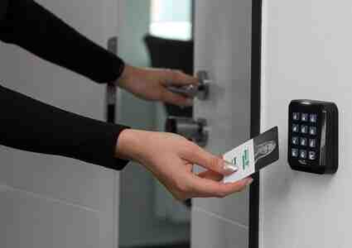 Access control sisteminə aid olan təhlükəsizlik cihazıdır.