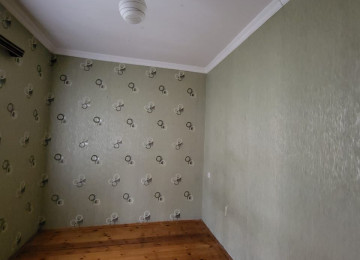 Xlrdalada 1 sayll orta mektebe yaxln 4 otaq 2 mertebeli