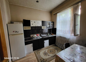 Xlrdalada 1 sayll orta mektebe yaxln 4 otaq 2 mertebeli