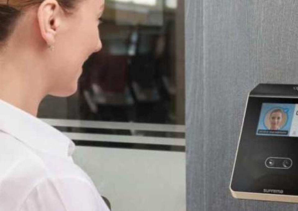 Üz tanıma keçid cihazının quraşdırılması Təhlükəsizlik sistemi olan üz tanıma keçid sistemi həm