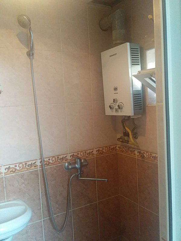 Nəsimi metrosunun yanında 3 otaq ev kirayə ev verilir Nəsimi metrosundan 5 dəqiqəlik məsafədə həyət evimi kirayə