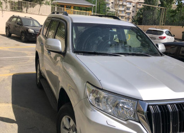 2017 года. Я второй владелец. Серебристый металлический