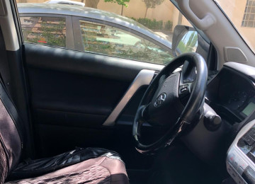 2017 года. Я второй владелец. Серебристый металлический