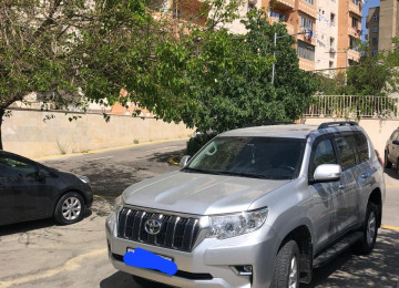 2017 года. Я второй владелец. Серебристый металлический