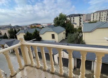 Ev Xırdalan AAAF park yaşayış kompleksində yerləşir.AAAF