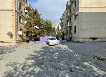 Ev Xırdalan AAAF park yaşayış kompleksində yerləşir.AAAF