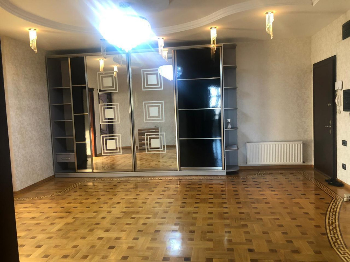 Eksklüziv mənzil Dəniz və şəhər mənzərəli tam təmirli və yaşayış-istifadə