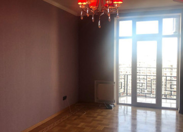 Dəniz və şəhər mənzərəli tam təmirli və yaşayış-istifadə