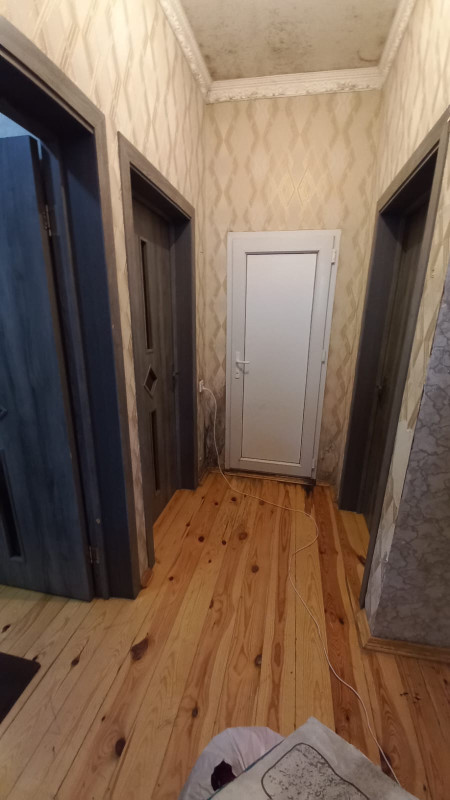 3 otaq heyet evi kiraye verlir Xırdalanda texnikom yaxınlığında ev kiraye verilir ev hər