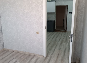 Mənzil AAAF parkda 17/13 mərtəbəsində yerləsir yeni