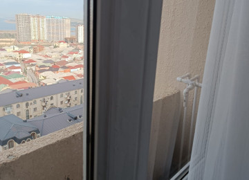 Mənzil AAAF parkda 17/13 mərtəbəsində yerləsir yeni