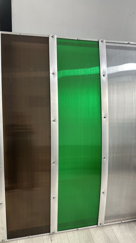 Üç kameralı polikarbonatın satışı. Polikarbonatların topdan