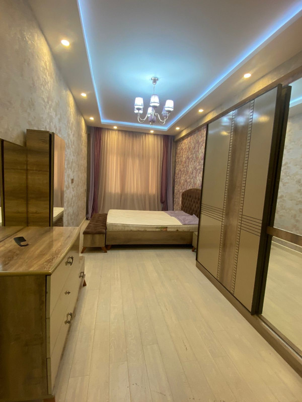 Mənzil satılır Tam təmirli mənzil təcili satılır. 3 otaq ,156k.m. 17