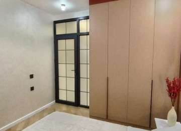 Əhmədlidə super təmirli əşyalı 3 otaq mənil satılır 65 kv.m Xətai rayonu Əhməli mst 3-4-dəqiqəlik ayaqla məsafədə Bakı