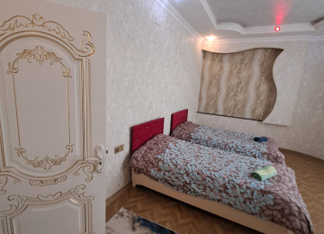 Naxçıvan şəhərin tam mərkəzində əla təmirli 4 otaqlı evi