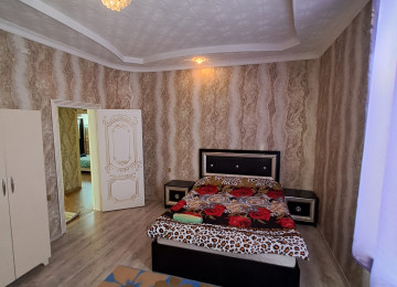 Naxçıvan şəhərin tam mərkəzində əla təmirli 4 otaqlı evi