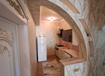 Naxçıvan şəhərin tam mərkəzində əla təmirli 4 otaqlı evi