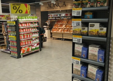 Qızıl Tac restoranına yaxın yeni tikili altı market satılır