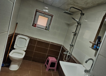 Qaracuxur krasqa zavodu terefde - Emircanin gireceyinde