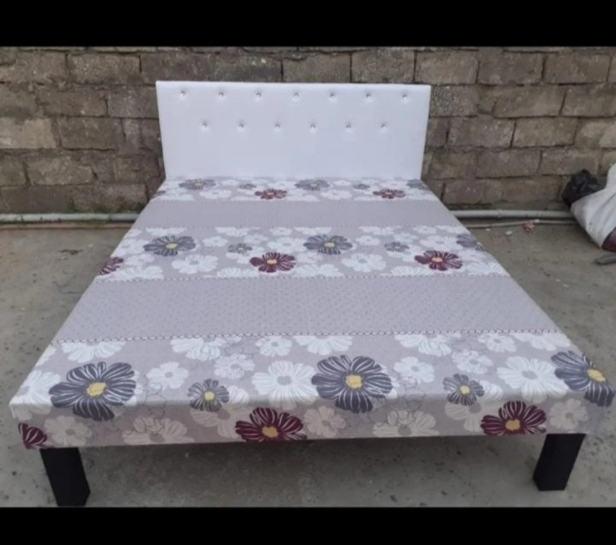 Hazırları var Kravat 60 manat Taxt 110 manat Çatdırılma var