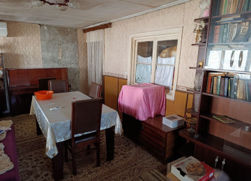 Salam. Əhmədli metrosuna piyada 3 dəqiqəlik yolda, düz ana